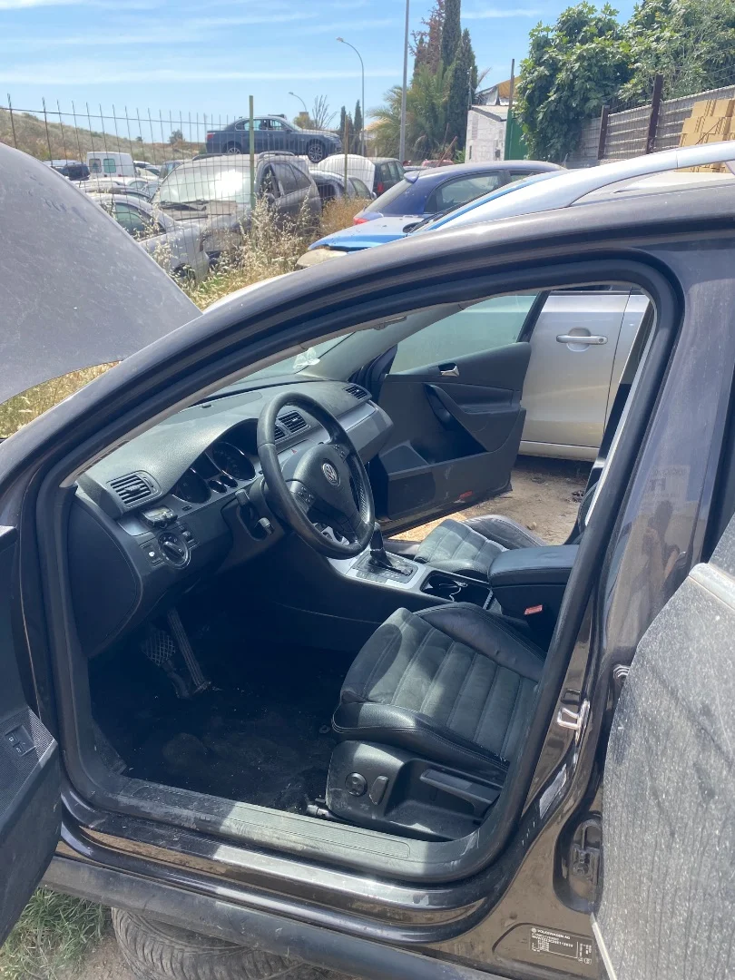 Foto de GOMAS CONTORNO PUERTA VOLKSWAGEN PASSAT VARIANT (3C5) 2.0 TDI DPF (170 CV / 125 KW)