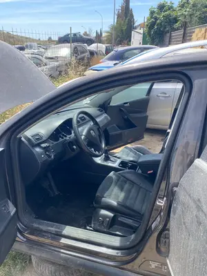Foto de GOMAS CONTORNO PUERTA VOLKSWAGEN PASSAT VARIANT (3C5) 2.0 TDI DPF (170 CV / 125 KW)