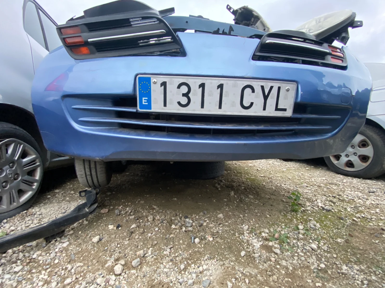 Foto de REJILLA DELANTERA NISSAN MICRA (K12E) 1.2 CAT (65 CV / 48 KW)