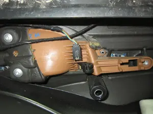 Foto de MANETA INTERIOR DELANTERA IZQUIERDA PORSCHE CAYENNE (TIPO 92A) 3.0 V6 TDI CAT (239 CV / 176 KW) referencia 7L5837113A foto 3