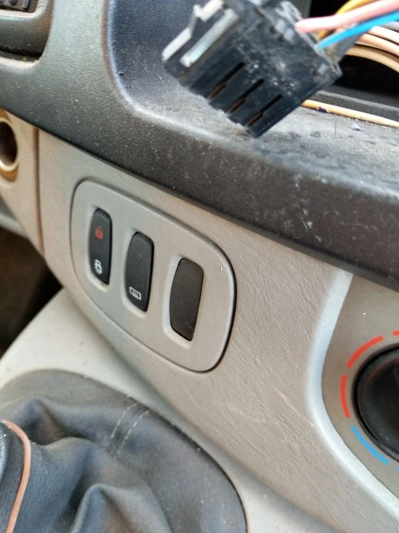 Foto de INTERRUPTOR RENAULT TRAFIC II COMBI 1.9 Diesel (101 CV / 74 KW)