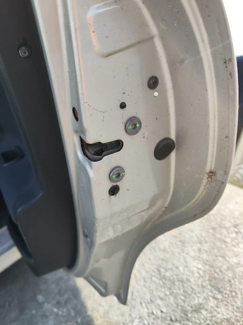 Foto de CERRADURA PUERTA TRASERA DERECHA PEUGEOT 207 1.4 HDi (68 CV / 50 KW) referencia 9137F9