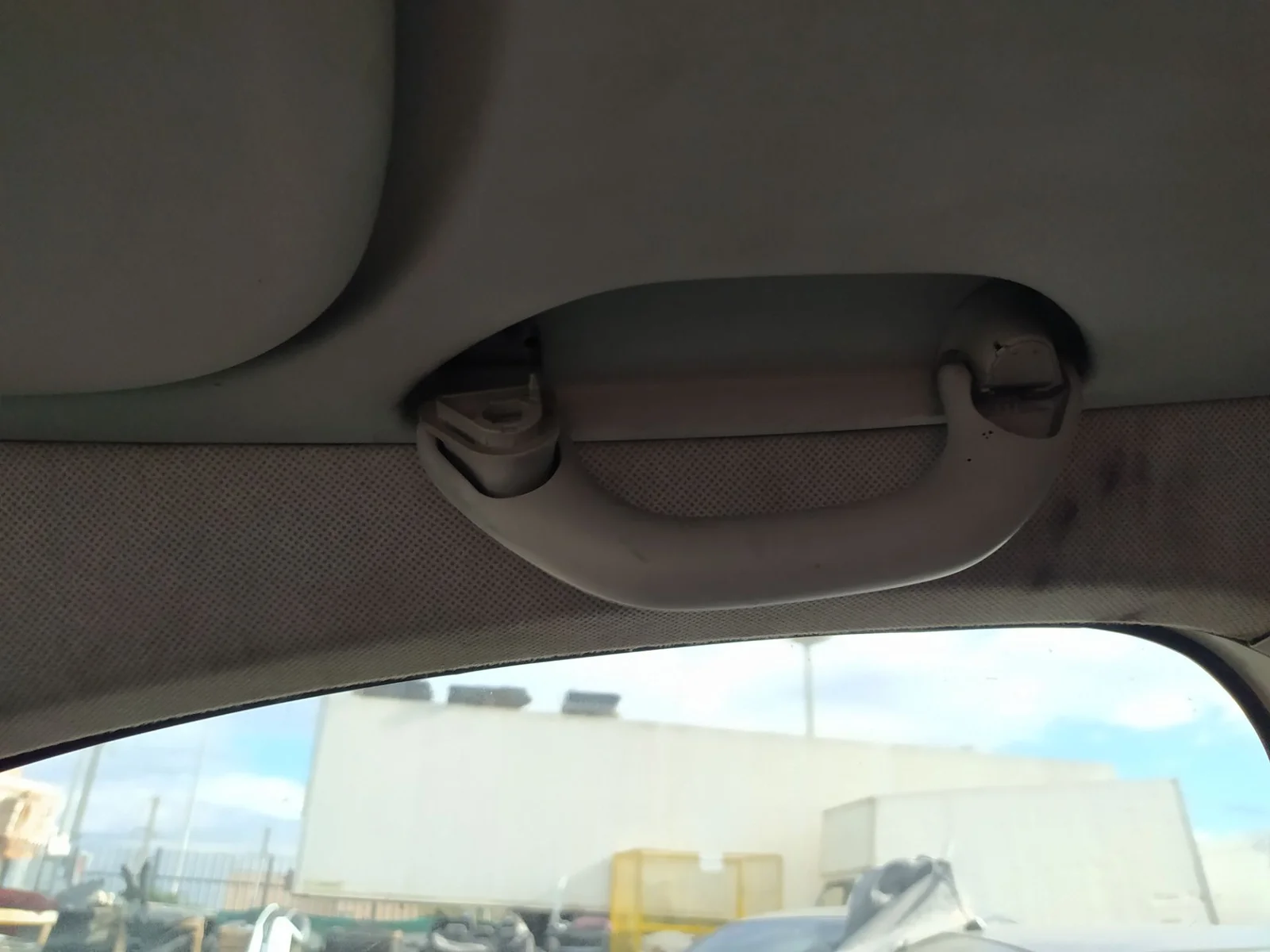 Foto de ASIDERO TECHO DELANTERO DERECHO VOLKSWAGEN CADDY (2K)(02.2004) 1.9 TDI (105 CV / 77 KW)