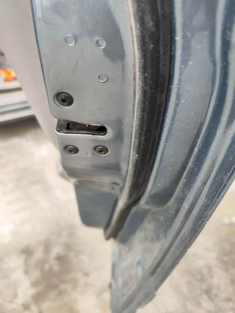 Foto de CERRADURA PUERTA DELANTERA DERECHA KIA CARNIVAL 2.9 CRDi CAT (185 CV / 136 KW) referencia 813204D010