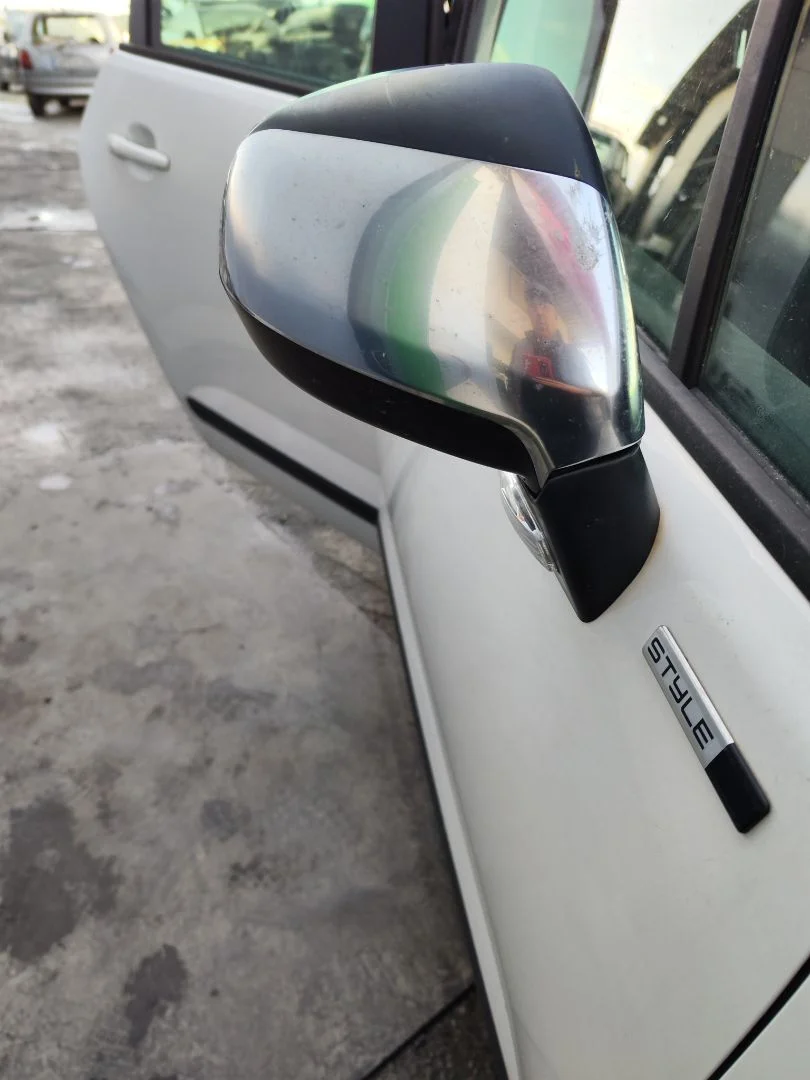 Foto de RETROVISOR DERECHO PEUGEOT 3008 1.6 Blue-HDI FAP (120 CV / 88 KW)