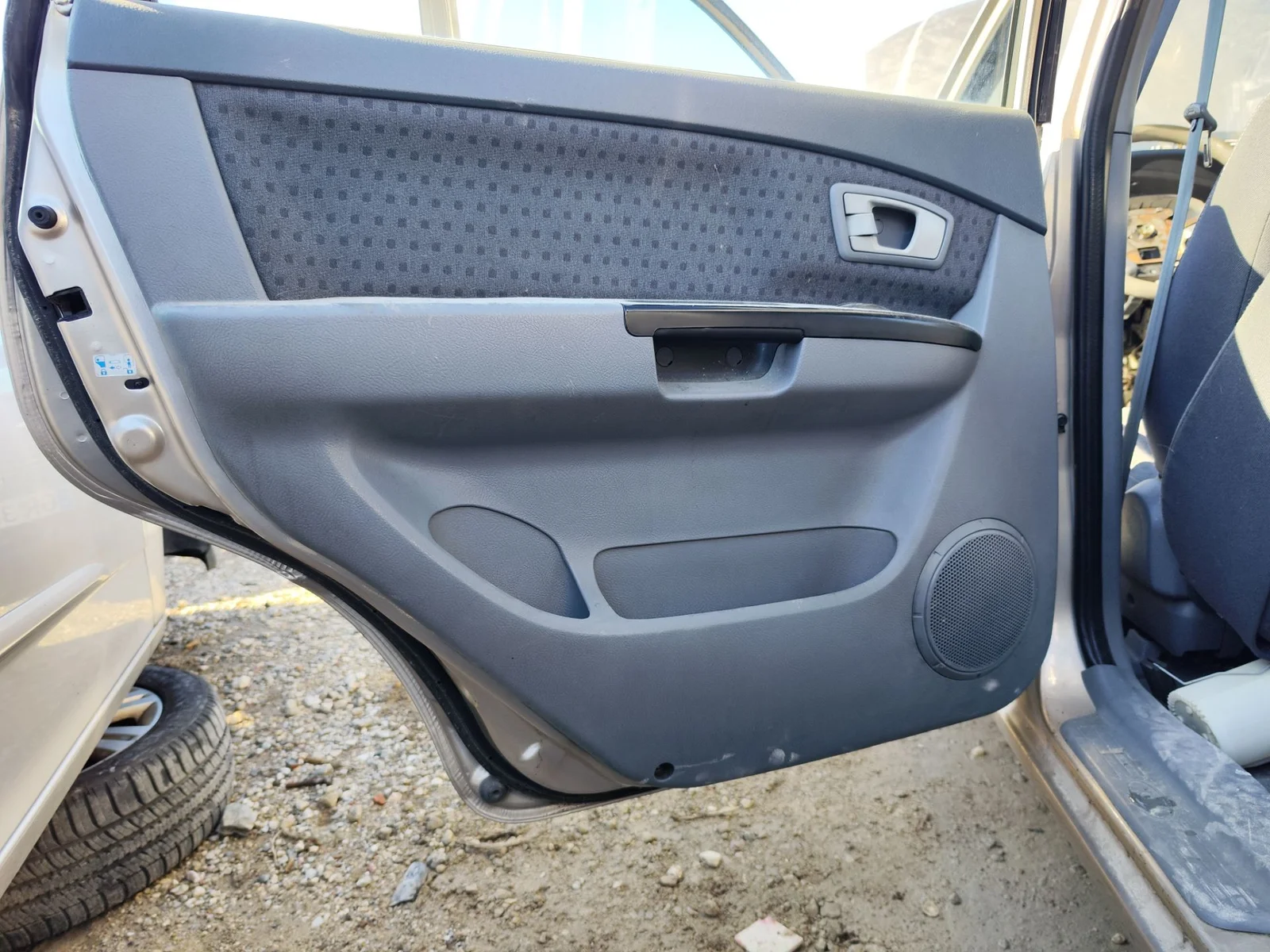 Foto de GUARNECIDO PUERTA TRASERA IZQUIERDA KIA CARENS (RS) 1.8 16V CAT (126 CV / 93 KW)