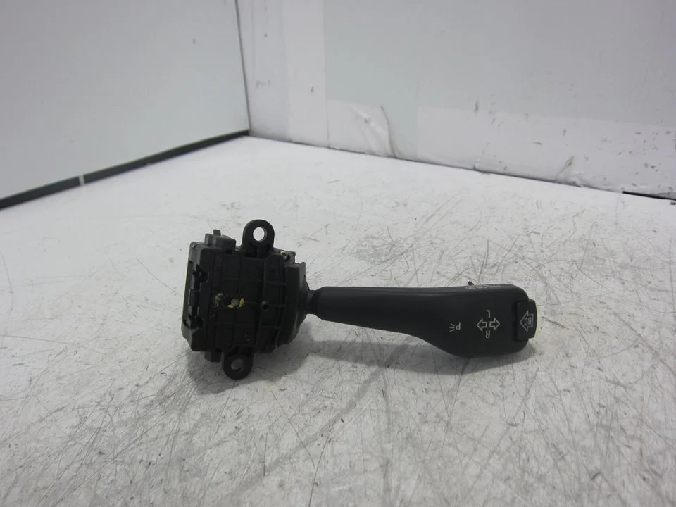 Foto de MANDO INTERMITENTES BMW SERIE X5 (E53) 3.0 24V CAT (231 CV / 170 KW) referencia 8363668K