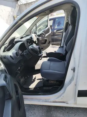 Foto de GOMAS CONTORNO PUERTA CITROEN BERLINGO FURGÓN 1.6 16V HDi FAP (75 CV / 55 KW)