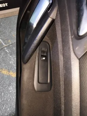 Foto de MANDO ELEVALUNAS DELANTERO DERECHO PEUGEOT 308