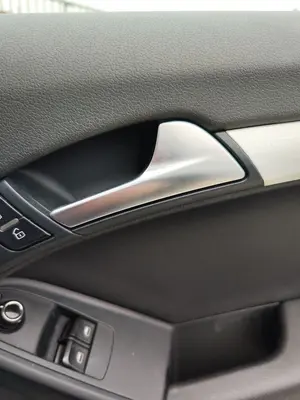 Foto de MANETA INTERIOR DELANTERA DERECHA AUDI A5 COUPE (8T) 2.0 16V TDI (170 CV / 125 KW)