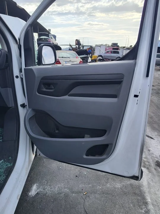 Foto de GUARNECIDO PUERTA DELANTERA DERECHA FIAT SCUDO (506) FURGON 1.5 (100 CV / 75 KW) referencia 809005451R