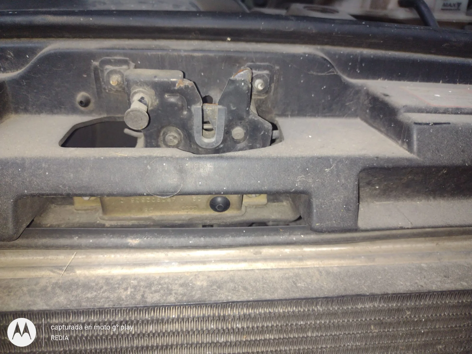 Foto de CERRADURA CAPO AUDI A6 BERLINA (4B2) 1.9 TDI (131 CV / 96 KW)