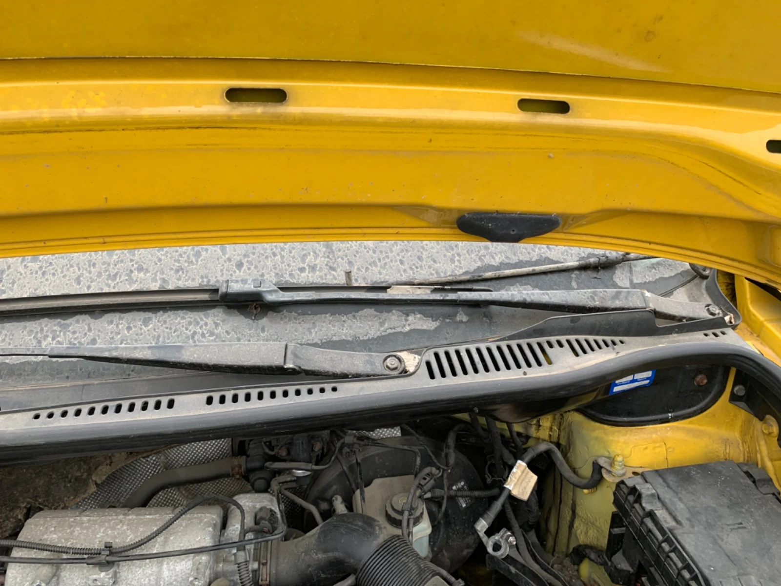 Foto de BRAZO LIMPIA DELANTERO IZQUIERDO VOLKSWAGEN CADDY (2K)(02.2004) 2.0 SDI (69 CV / 51 KW) referencia 2K1955409B