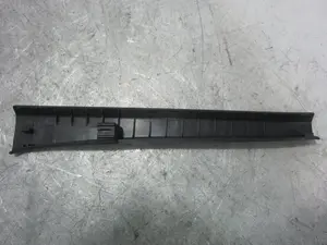 Foto de MOLDURA PORSCHE CAYENNE (TIPO 92A) referencia 7P0868238B foto 2