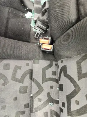 Foto de ENGANCHE CINTURON TRASERO IZQUIERDO VOLKSWAGEN BORA BERLINA (1J2)(1998) 1.9 TDI (110 CV / 81 KW)