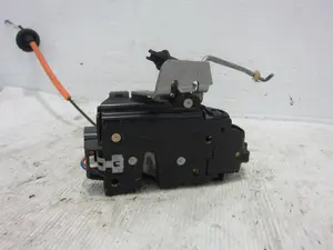 Foto de CERRADURA PUERTA TRASERA IZQUIERDA AUDI A4 BERLINA (8E) 2.0 16V FSI (150 CV / 110 KW) referencia 8E0839015C foto 2