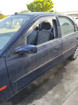 Foto de PUERTA DELANTERA IZQUIERDA FORD MONDEO BERLINA (GD) 1.8 16V CAT (116 CV / 85 KW) referencia 1043421 foto 2