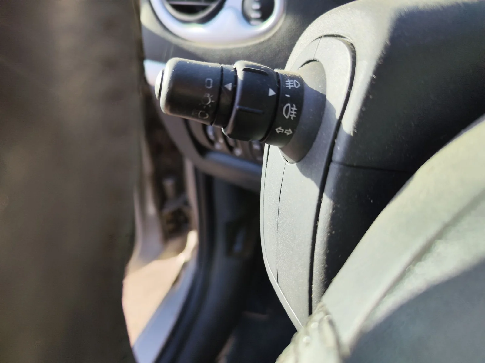 Foto de MANDO LUCES RENAULT CLIO III 1.4 16V (98 CV / 72 KW)