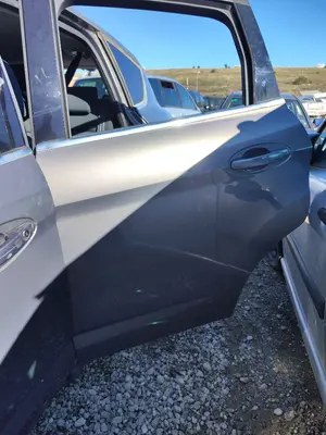 Foto de PUERTA TRASERA IZQUIERDA FORD C-MAX (CB7) 1.6 TDCi CAT (116 CV / 85 KW) foto 1