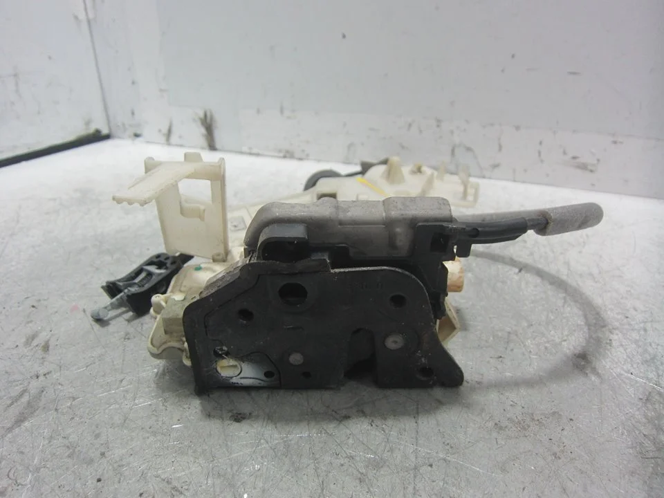 Foto de CERRADURA PUERTA TRASERA DERECHA PORSCHE CAYENNE (TIPO 92A) 4.8 V8 CAT (400 CV / 294 KW) referencia 8K0839016