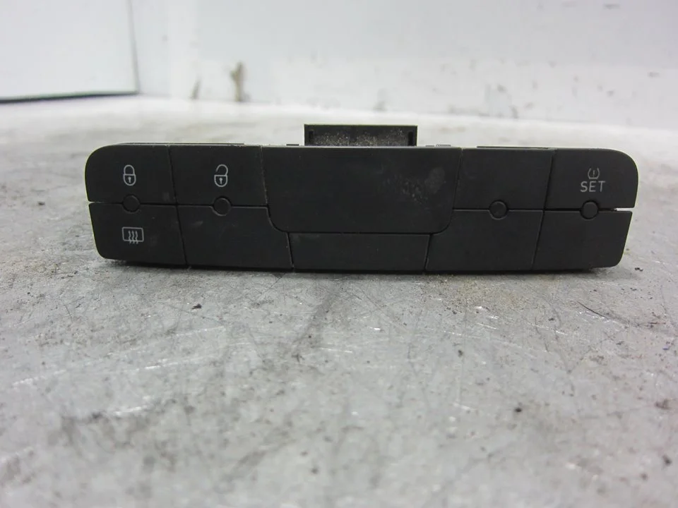 Foto de MANDO MULTIFUNCION SEAT IBIZA BERLINA (6J5) 1.2 TSI (86 CV / 63 KW) referencia 6J0927137AQ