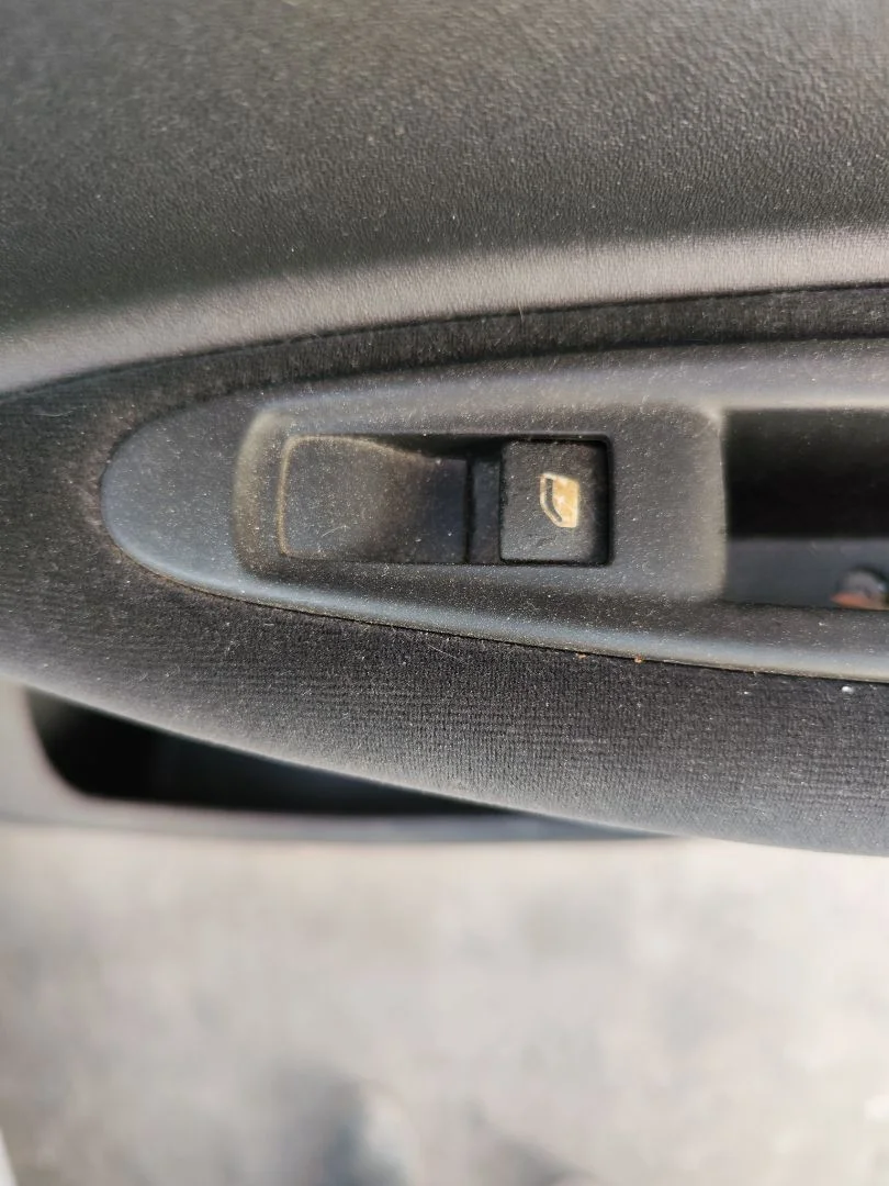 Foto de MANDO ELEVALUNAS TRASERO DERECHO CITROEN C4 BERLINA 1.6 16V HDi (90 CV / 66 KW)