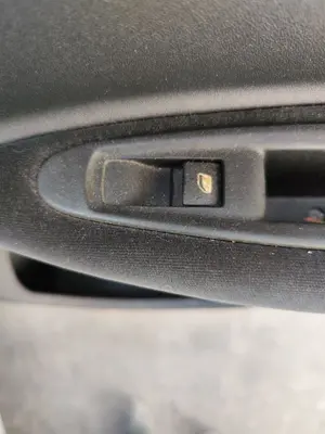 Foto de MANDO ELEVALUNAS TRASERO DERECHO CITROEN C4 BERLINA 1.6 16V HDi (90 CV / 66 KW)