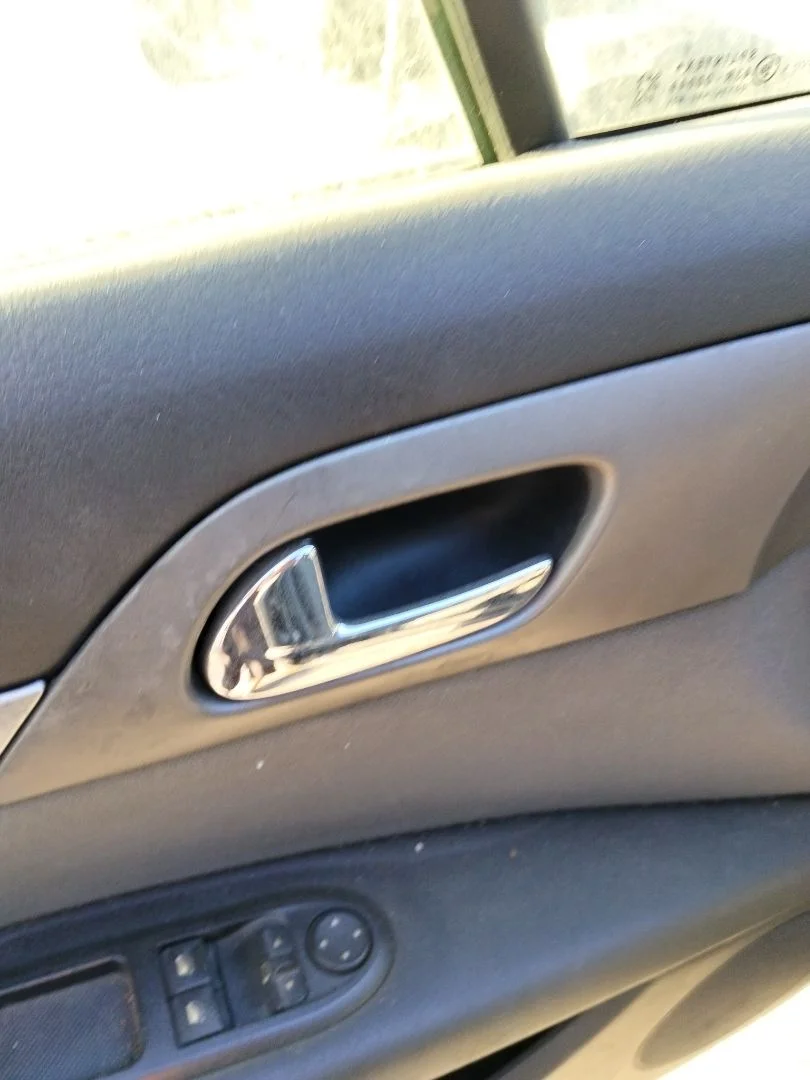 Foto de MANETA INTERIOR DELANTERA IZQUIERDA PEUGEOT 407 1.6 HDi FAP CAT (9HZ / DV6TED4) (109 CV / 80 KW)