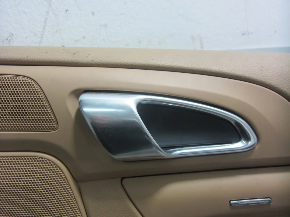 Foto de MANETA INTERIOR TRASERA DERECHA PORSCHE CAYENNE (TIPO 92A) 4.8 V8 CAT (400 CV / 294 KW) referencia 7P5837020