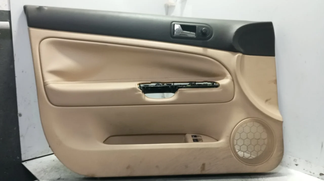 Foto de GUARNECIDO PUERTA DELANTERA IZQUIERDA VOLKSWAGEN PASSAT BERLINA (3B3) 1.9 TDI (131 CV / 96 KW) referencia 3B1867011