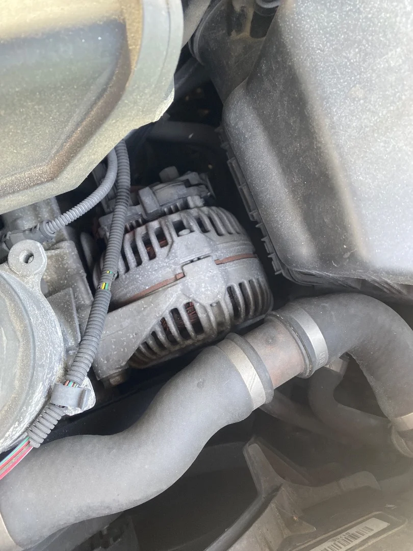 Foto de ALTERNADOR BMW SERIE 5 BERLINA (E60) 3.0 24V CAT (231 CV / 170 KW)