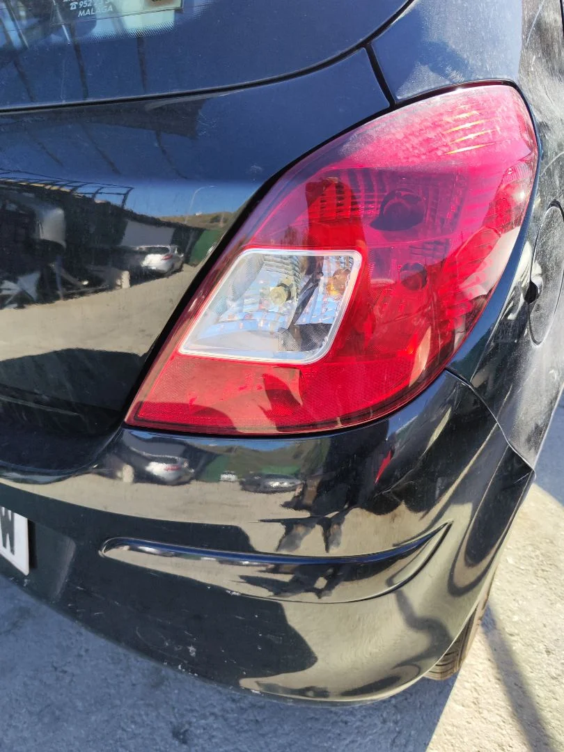 Foto de PILOTO TRASERO DERECHO OPEL CORSA D 1.2 16V CAT (Z 12 XEP / LB4) (80 CV / 59 KW)