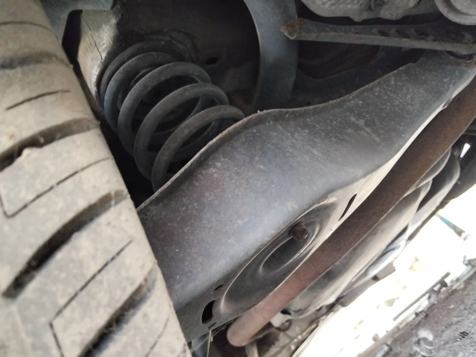 Foto de BRAZO SUSPENSION TRASERO IZQUIERDO SEAT ALTEA (5P1) 1.9 TDI (105 CV / 77 KW)