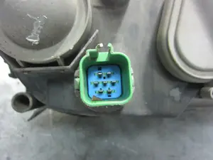 Foto de FARO DERECHO FORD FIESTA BERLINA (DX) 1.3 CAT (60 CV / 44 KW) referencia YS6113008AK foto 2