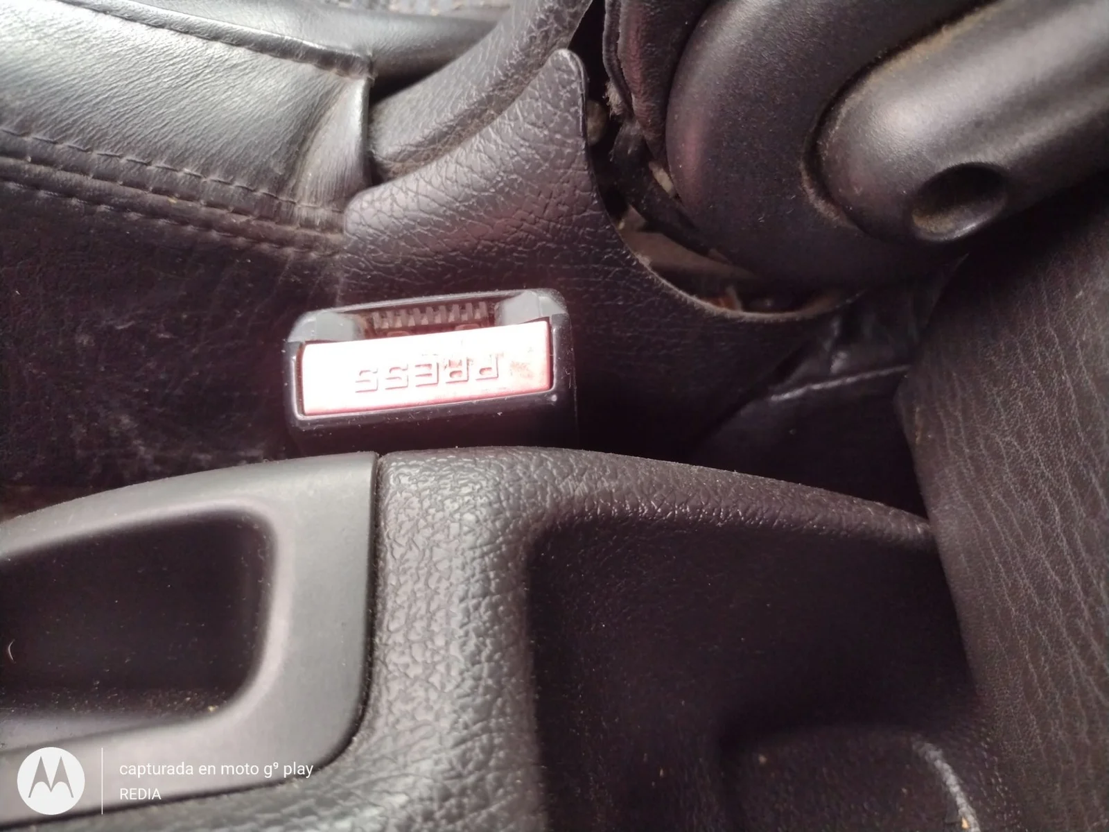 Foto de ENGANCHE CINTURON DELANTERO DERECHO PEUGEOT 206 1.4 HDi (68 CV / 50 KW)