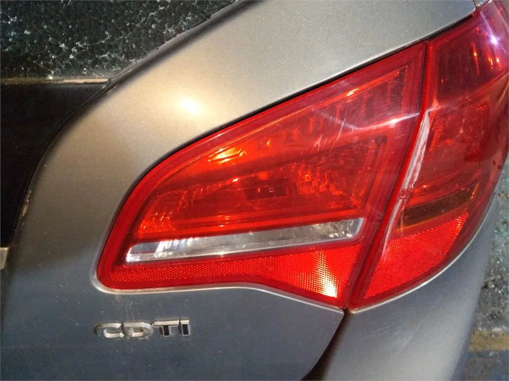 Foto de PILOTO TRASERO DERECHO INTERIOR OPEL MERIVA B