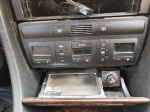 Foto de MANDO CALEFACCION / AIRE ACONDICIONADO AUDI A6 BERLINA (4B2) 2.5 V6 24V TDI (150 CV / 110 KW) referencia 4B0820043AFFKZ