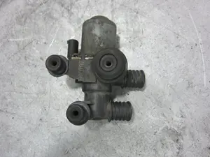 Foto de VALVULA INTERCAMBIO DE CALEFACCION BMW SERIE 3 BERLINA (E46) 2.0 16V Diesel CAT (136 CV / 100 KW) referencia 64118369805