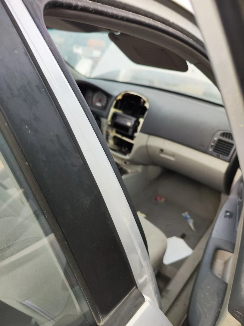Foto de GOMAS CONTORNO PUERTA KIA CERATO (LD) 1.5 CRDi (102 CV / 75 KW)