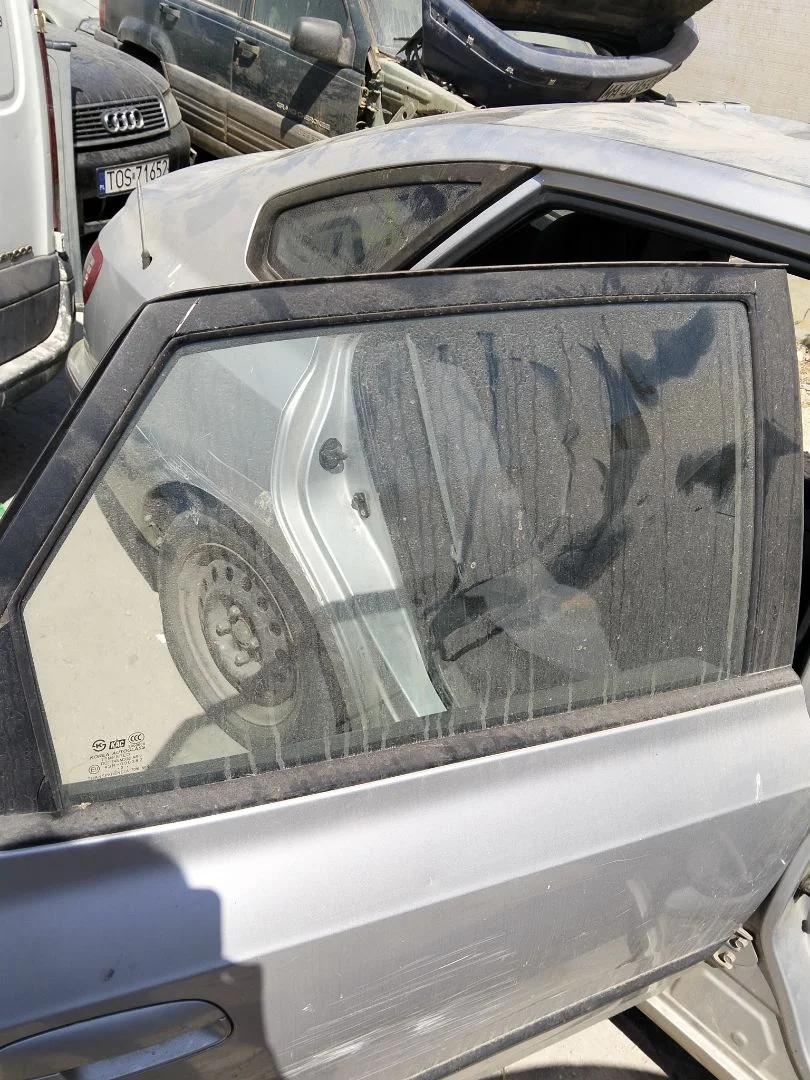 Foto de LUNA TRASERA DERECHA HYUNDAI ELANTRA (XD) 2.0 CRDi CAT (113 CV / 83 KW)