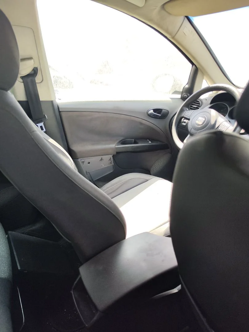 Foto de GUARNECIDO PUERTA DELANTERA DERECHA SEAT ALTEA (5P1) 1.9 TDI (105 CV / 77 KW) referencia 5P0867012B 1UQ