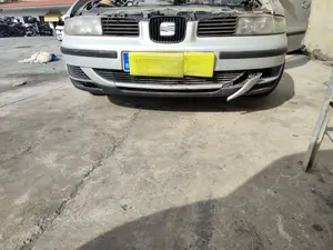 Foto de PARAGOLPES DELANTERO SEAT LEON (1M1) 1.6  (101 CV / 74 KW)