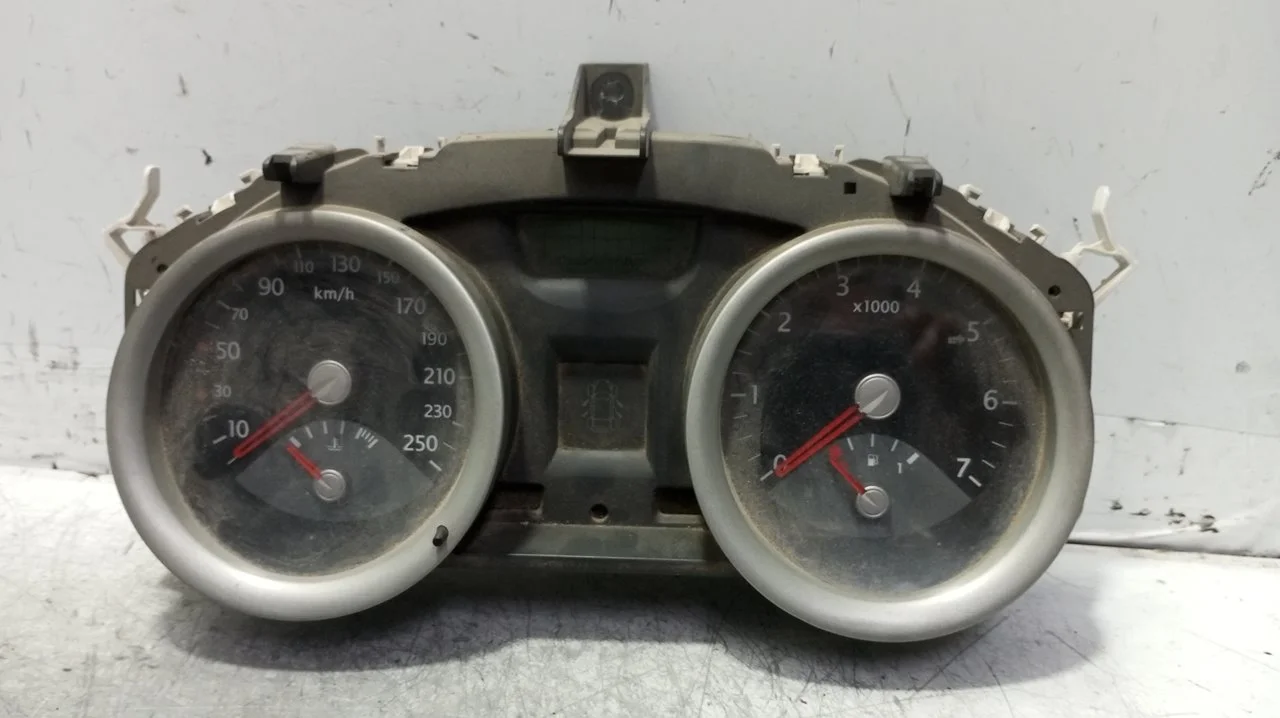 Foto de CUADRO INSTRUMENTOS RENAULT MEGANE II CLASSIC BERLINA 1.5 dCi Diesel (101 CV / 74 KW) referencia 8200364007