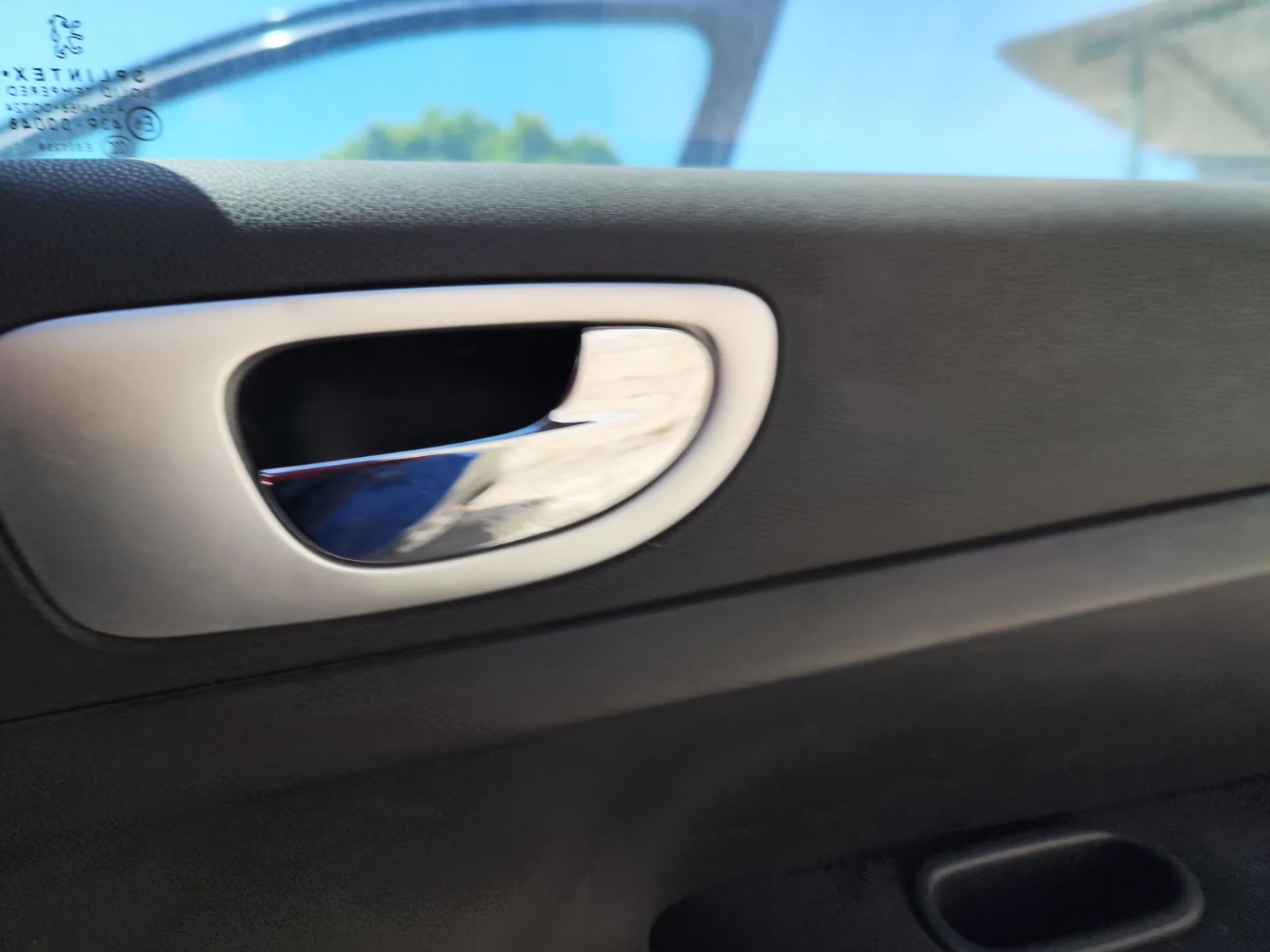 Foto de MANETA INTERIOR TRASERA DERECHA PEUGEOT 307 BERLINA (S2) 1.4 16V CAT (KFU / ET3J4) (88 CV / 65 KW)