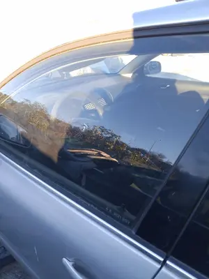 Foto de LUNA DELANTERA IZQUIERDA VOLKSWAGEN PASSAT BERLINA (3B3) 1.9 TDI (131 CV / 96 KW)