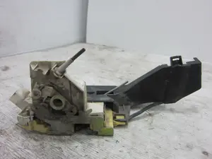 Foto de CERRADURA PUERTA DELANTERA DERECHA FORD FOCUS BERLINA (CAK) 1.8 TDDI Turbodiesel CAT (90 CV / 66 KW) referencia XS41A21812CF foto 5