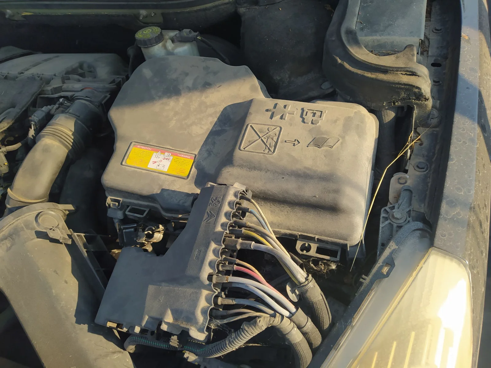 Foto de CENTRALITA MOTOR UCE PEUGEOT 508 SW 1.6 HDi FAP (112 CV / 82 KW)