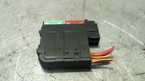 Foto de CAJA RELES / FUSIBLES PORSCHE MACAN (95BA) referencia 4L0941824 foto 3