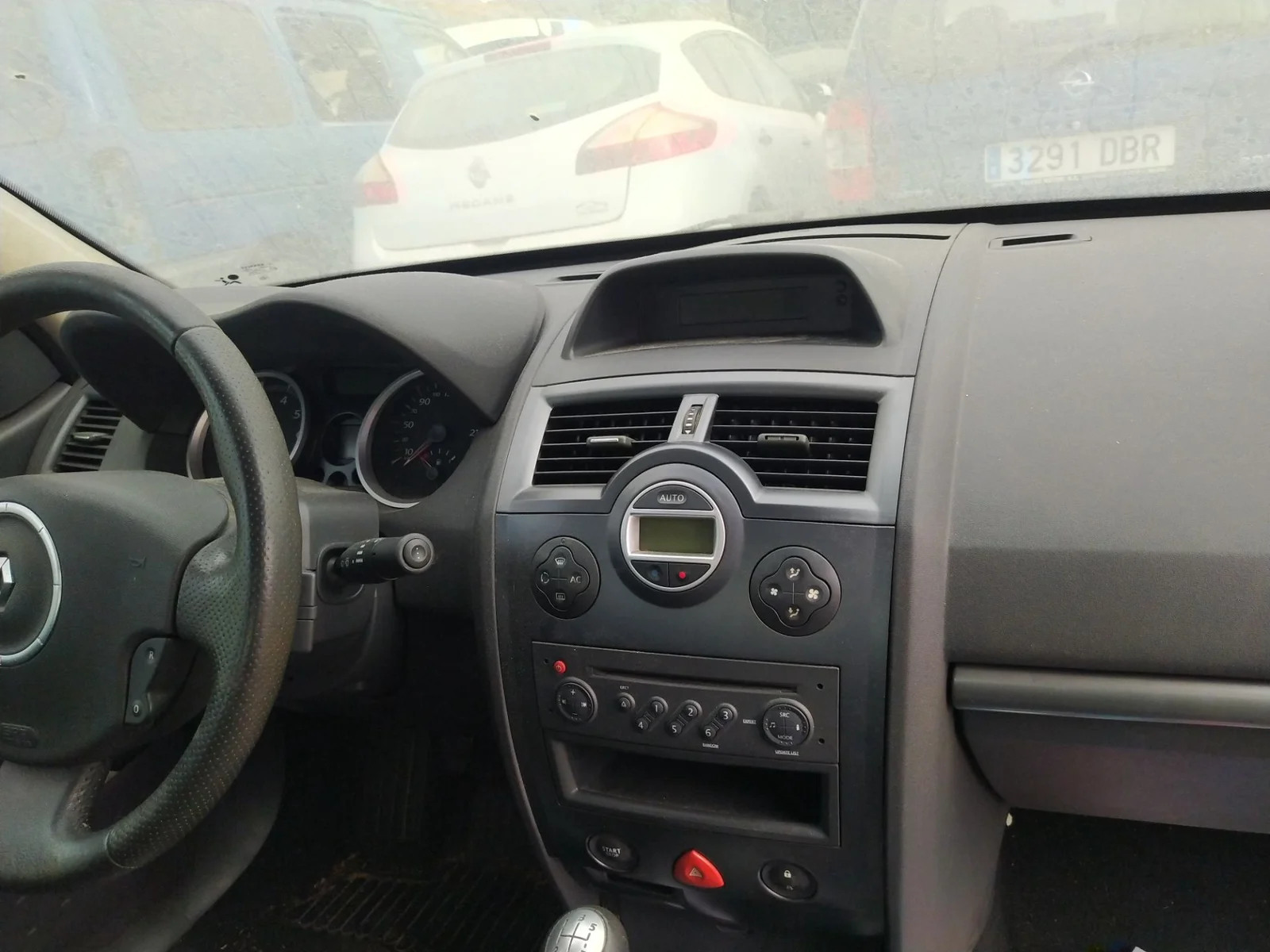 Foto de SISTEMA AUDIO / RADIO CD RENAULT MEGANE II CLASSIC BERLINA 1.6 16V (112 CV / 82 KW)