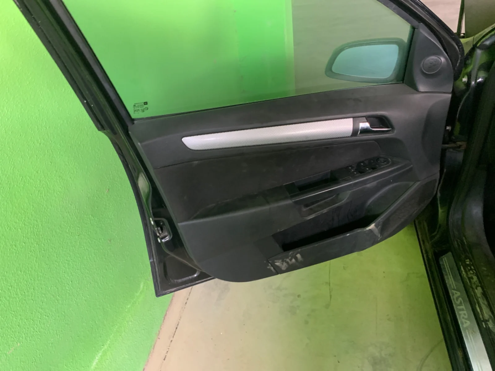 Foto de GUARNECIDO PUERTA DELANTERA IZQUIERDA OPEL ASTRA H CARAVAN 1.9 16V CDTI CAT (Z 19 DTH / LRD) (150 CV / 110 KW)
